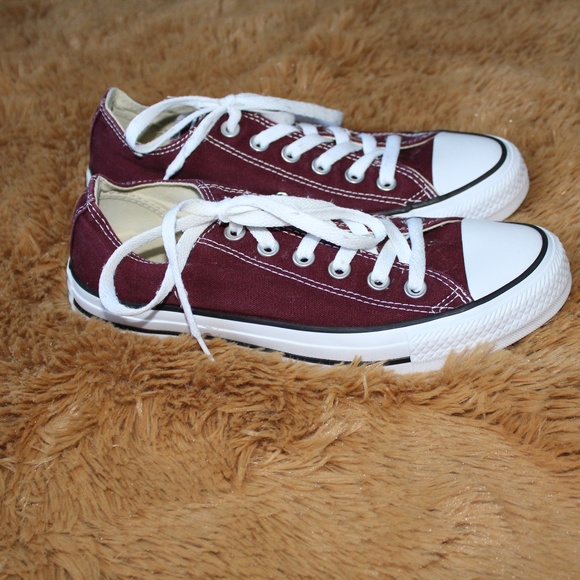 Converse Shoes - NWOB Burgundy Converse Size 8